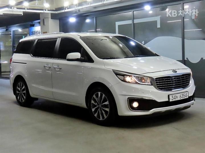 Kia Carnival 2.2 Diesel Luxury 3
