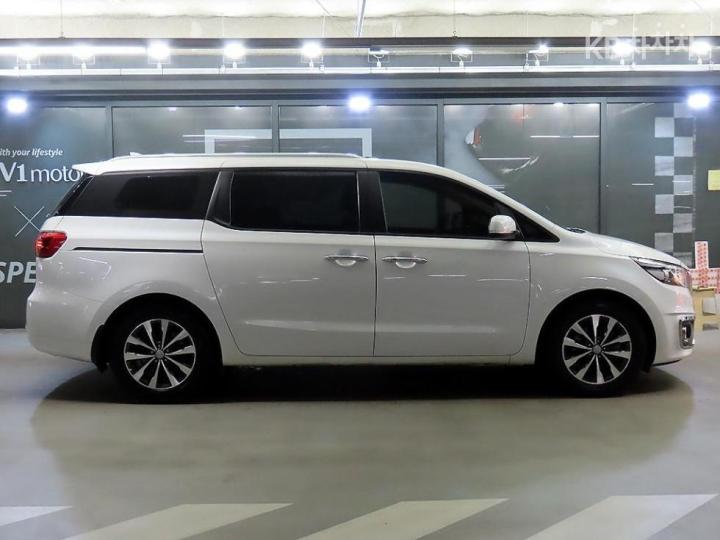 Kia Carnival 2.2 Diesel Luxury 4