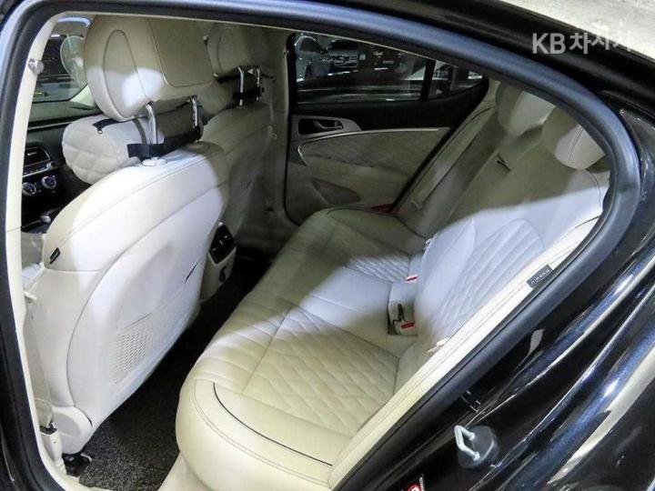 Genesis G70 SPORT 3.3T SPORT AWD Prestige 8