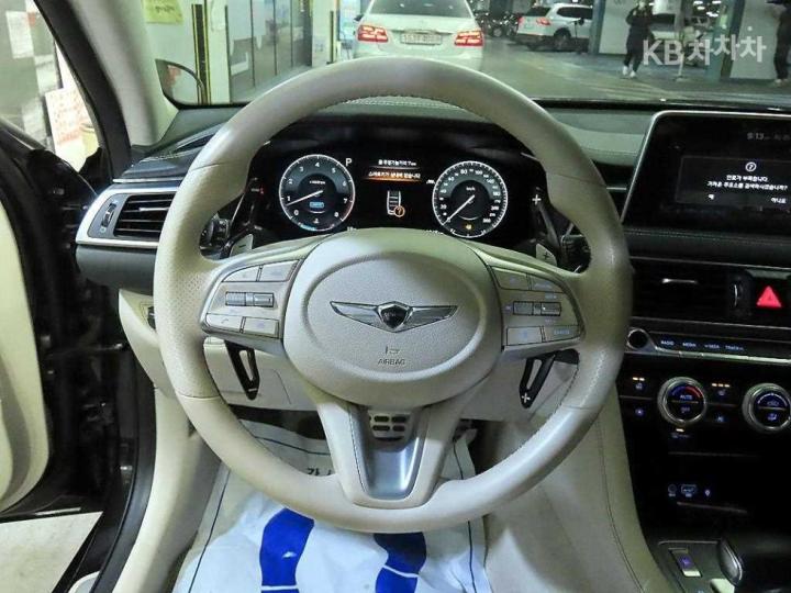 Genesis G70 SPORT 3.3T SPORT AWD Prestige 9