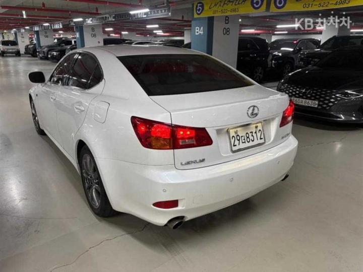 Lexus IS 250 Premium XE20 2005-2013 4