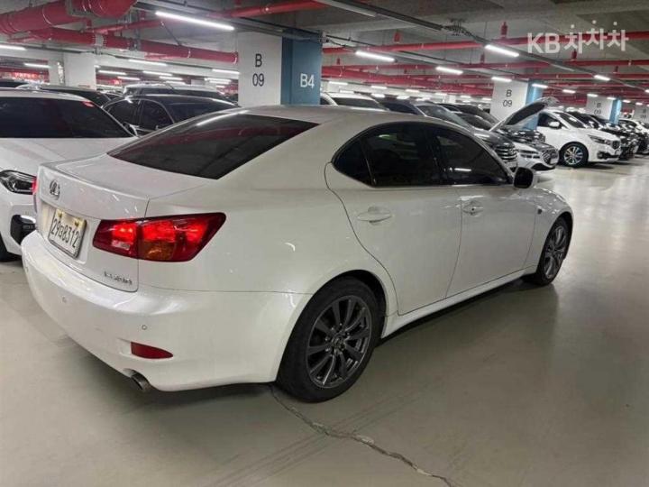 Lexus IS 250 Premium XE20 2005-2013 6