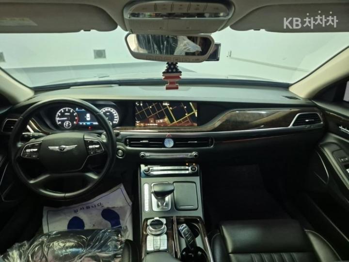 Genesis G90 3.8 GDi AWD Premium Luxury 8