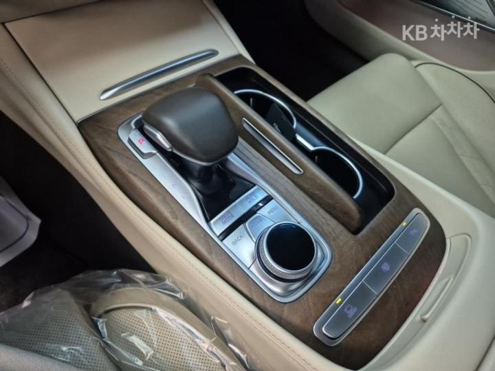 Kia K9 The 3.3 T-GDI AWD Grand Masters 9