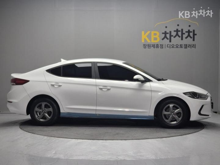 Hyundai Avante AD LPi 1.6 Style 4