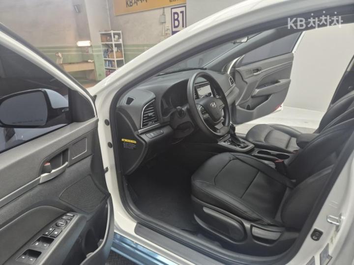 Hyundai Avante AD LPi 1.6 Style 6