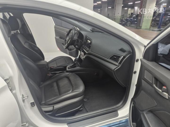 Hyundai Avante AD LPi 1.6 Style 7