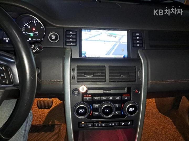 Land Rover Discovery Sport 2.0 TD4 HSE Luxury 8