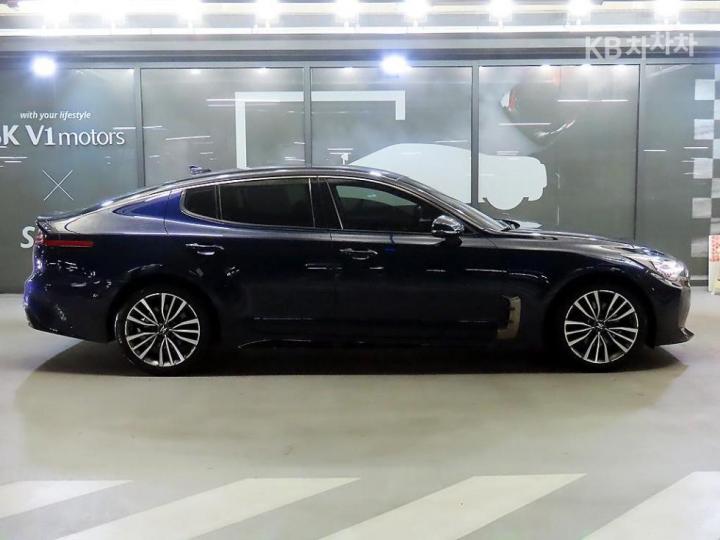 Kia Stinger 2.0 Turbo 2WD Platinum 4