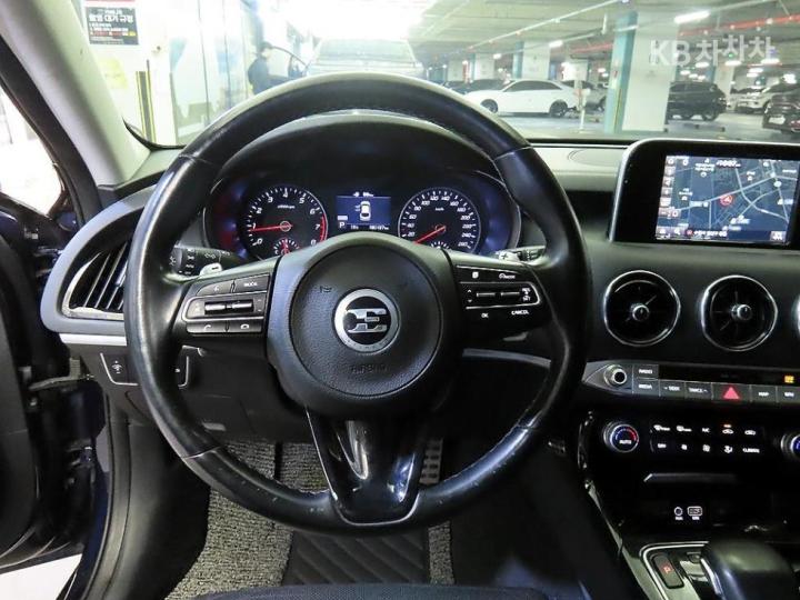 Kia Stinger 2.0 Turbo 2WD Platinum 9