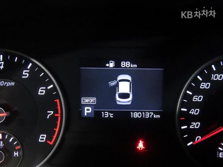 Kia Stinger 2.0 Turbo 2WD Platinum 10