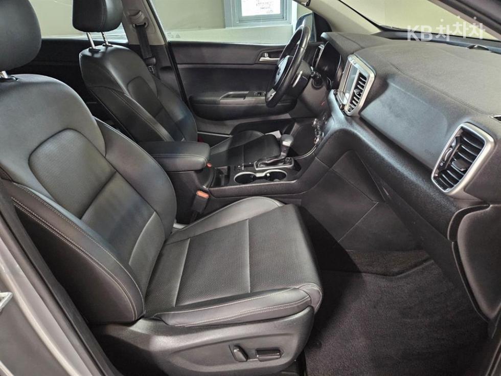 2021 - kia sportage