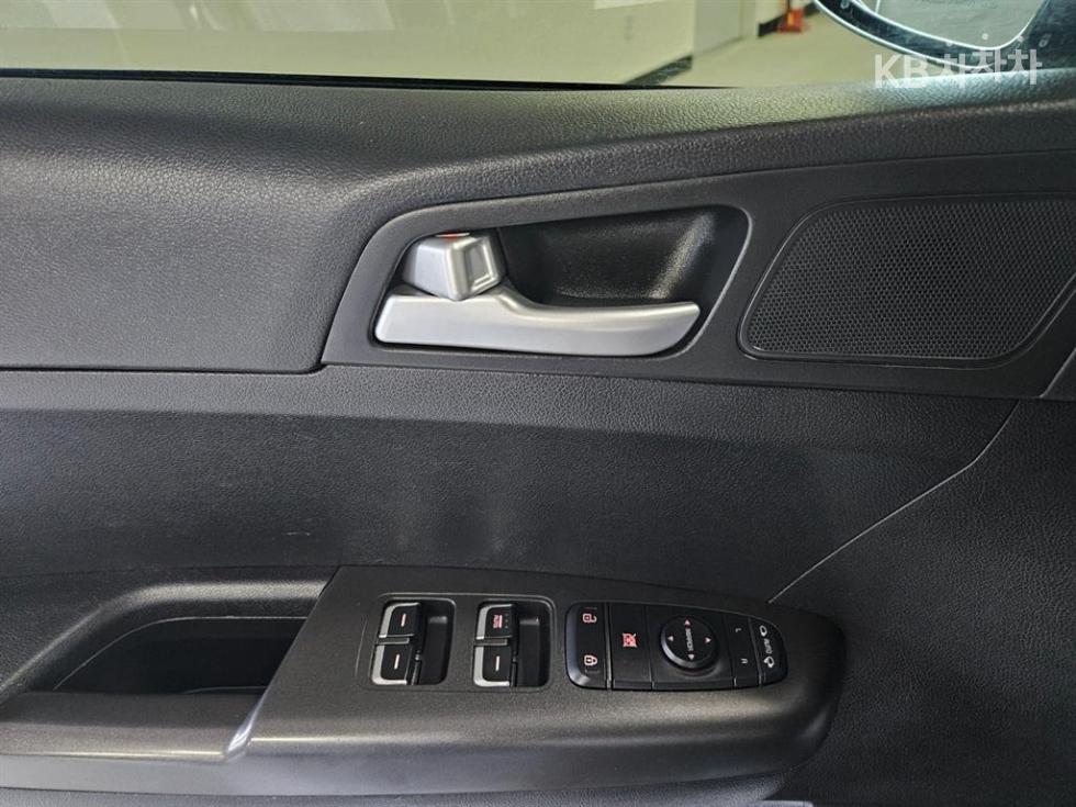 2021 - kia sportage