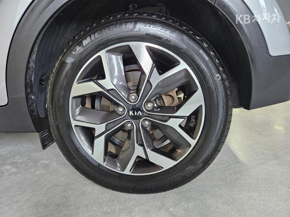2021 - kia sportage
