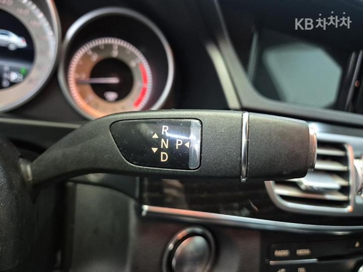 Mercedes-Benz E-Class New E220 BlueTEC Avantgarde Sport W214 9