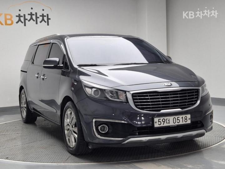 Kia Carnival 2.2 Diesel Limousine VIP 5