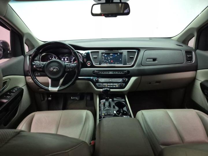Kia Carnival 2.2 Diesel Limousine VIP 8