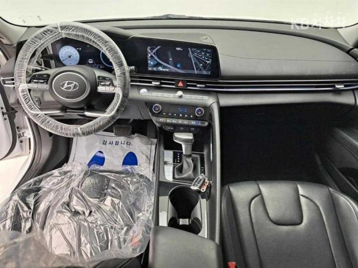 Hyundai Avante Hybrid CN7 Modern 7