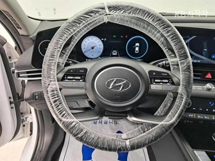 Hyundai Avante Hybrid CN7 Modern 8