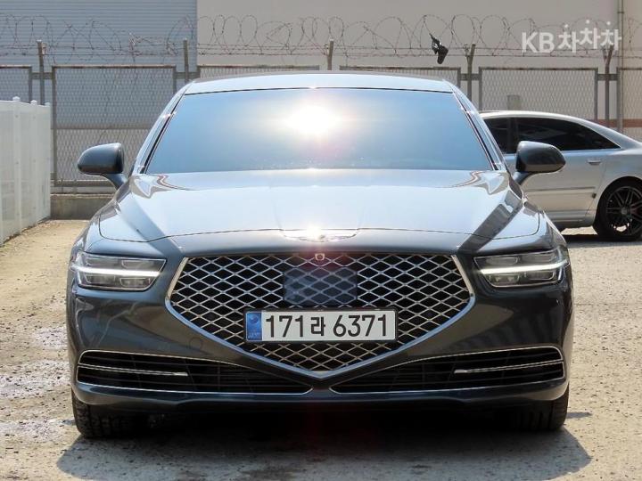 Genesis G90 3.3T GDi AWD Luxury 2