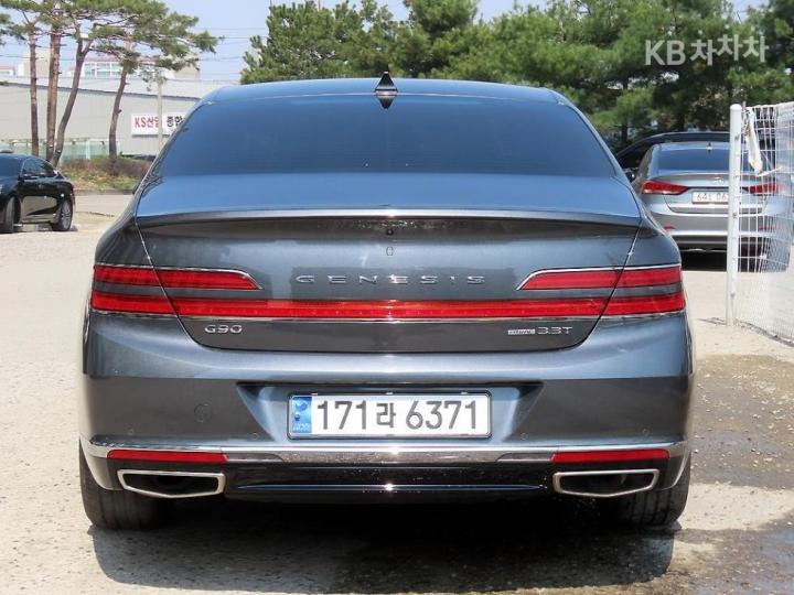 Genesis G90 3.3T GDi AWD Luxury 5