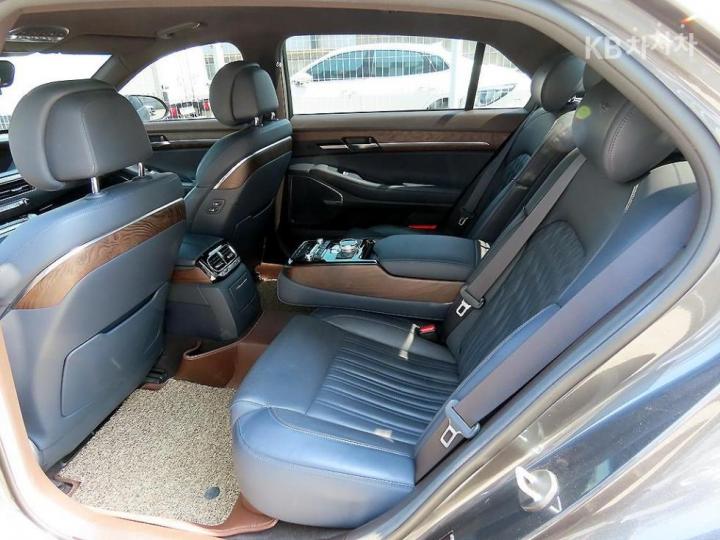 Genesis G90 3.3T GDi AWD Luxury 7