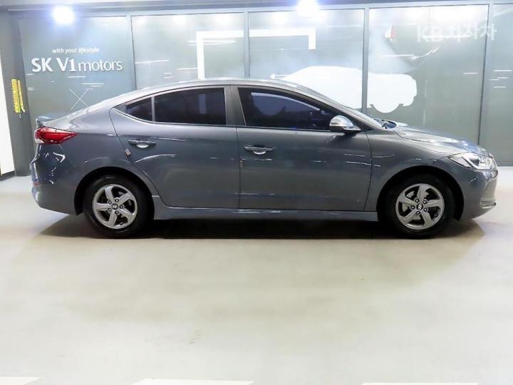 Hyundai Avante AD 1.6 e-VGT Style 4