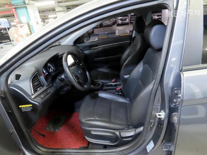 Hyundai Avante AD 1.6 e-VGT Style 7