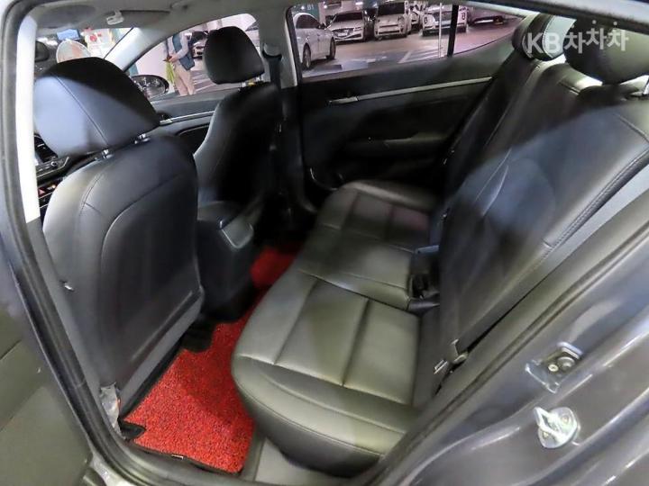 Hyundai Avante AD 1.6 e-VGT Style 8