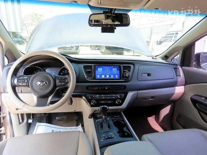 Kia Carnival 2.2 Diesel Deluxe 9