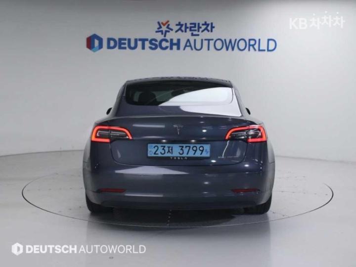 Tesla Model 3 Standard Range Plus 5