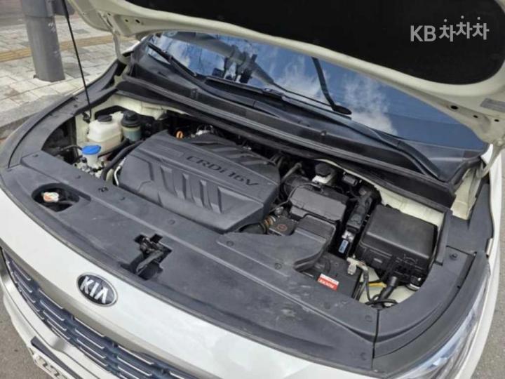 Kia Carnival 2.2 Diesel Luxury 6