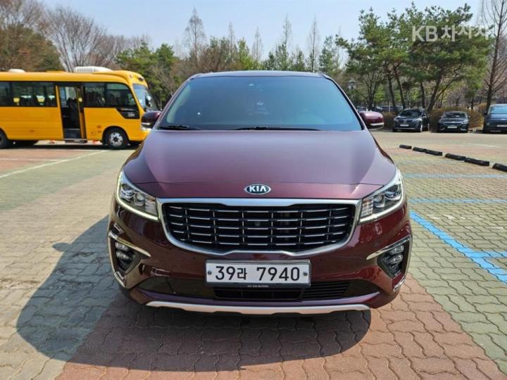 Kia Carnival 2.2 Diesel Noblesse Special 2