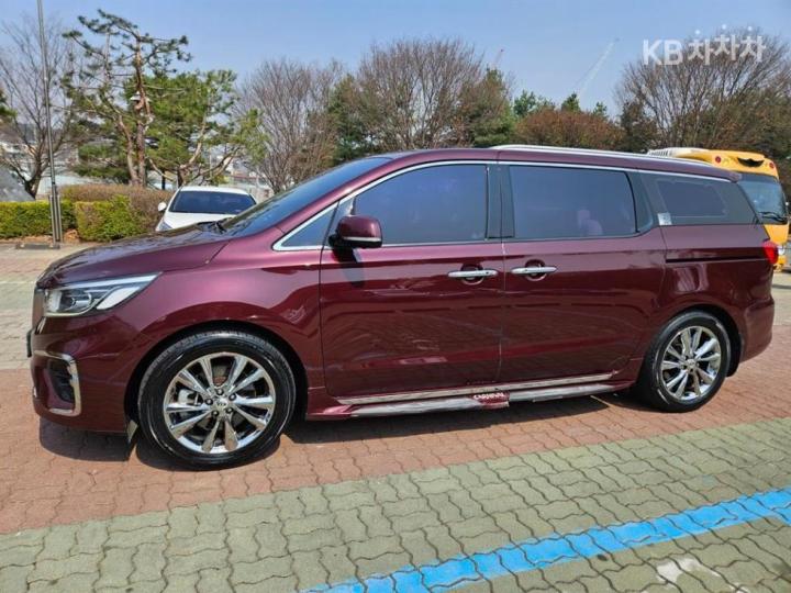 Kia Carnival 2.2 Diesel Noblesse Special 3