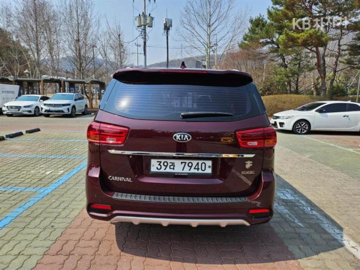 Kia Carnival 2.2 Diesel Noblesse Special 5