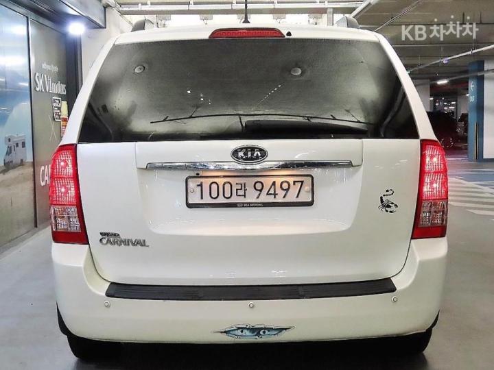 Kia Carnival R Grand GLX Base Type 6