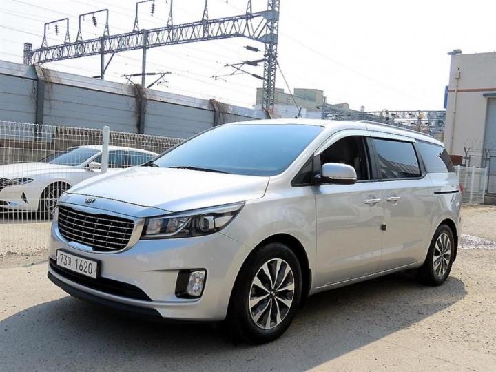 Kia Carnival 2.2 Diesel Luxury 3