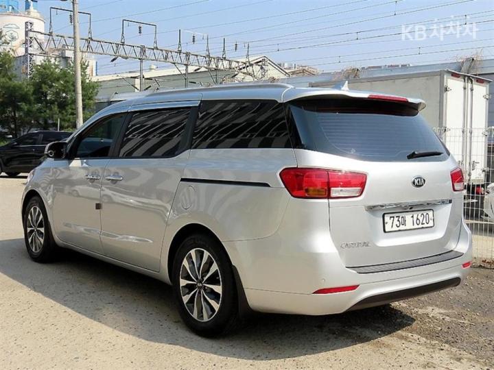Kia Carnival 2.2 Diesel Luxury 4