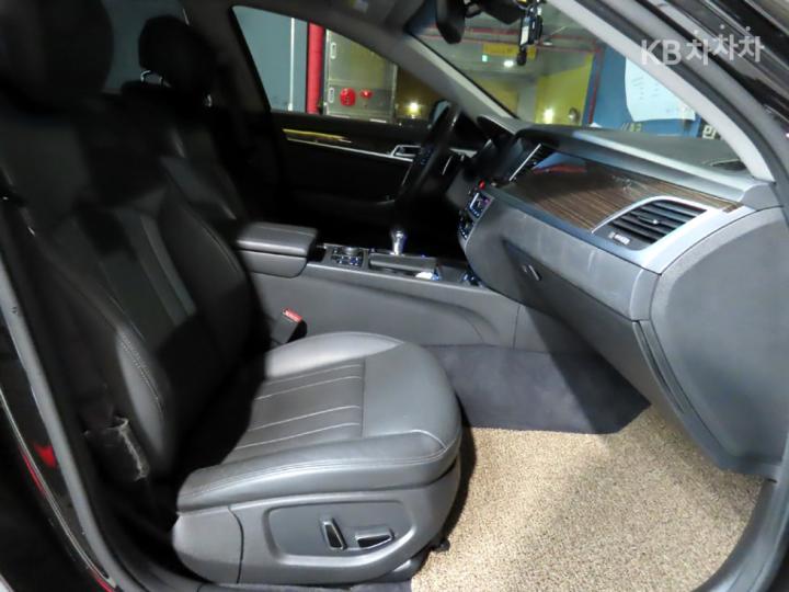 Genesis G80 3.3 GDI AWD Premium Luxury 9