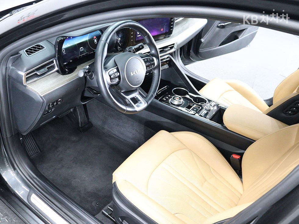 2022 - kia k5