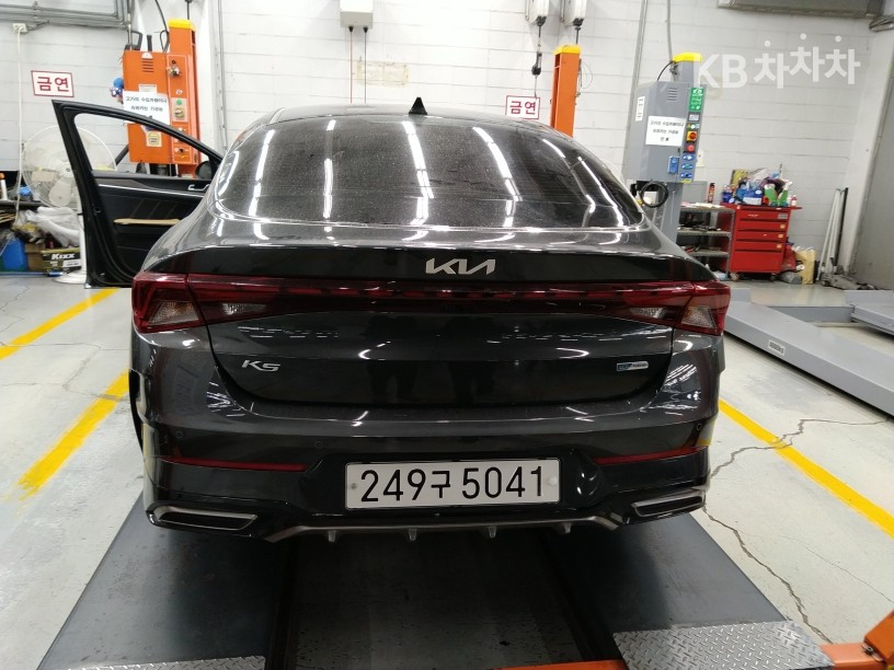 2022 - kia k5