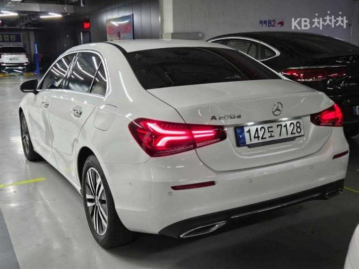 Mercedes-Benz A-Class W177 A200 d 5