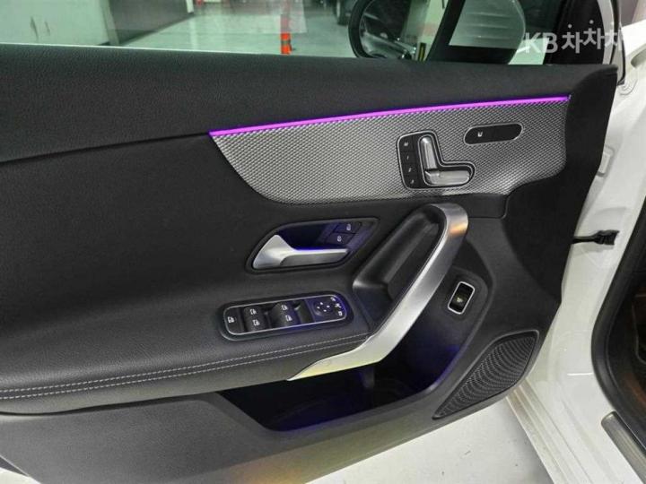 Mercedes-Benz A-Class W177 A200 d 7