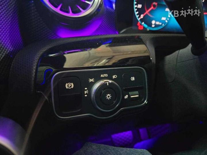 Mercedes-Benz A-Class W177 A200 d 10