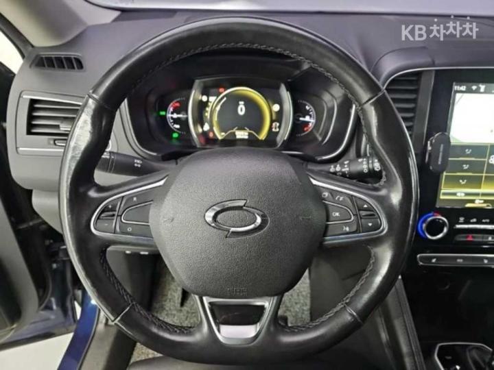 Renault QM6 2.0 LPe 2WD LE 8