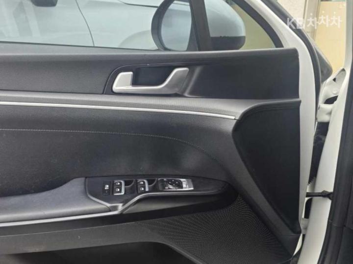 Kia K5 2.0 LPI Standard 8