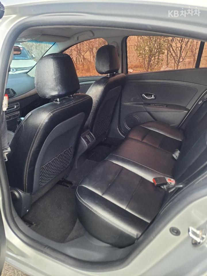 Renault SM3 New SE Black Base Type 8