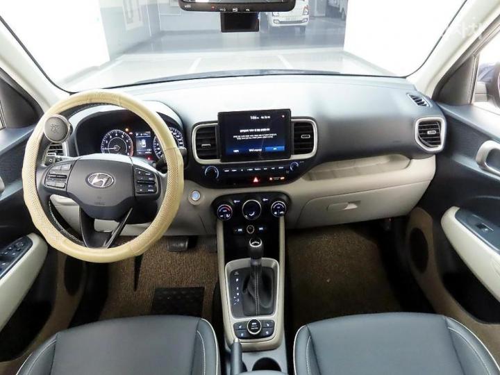 Hyundai Venue Gasoline 1.6 FLUX 9