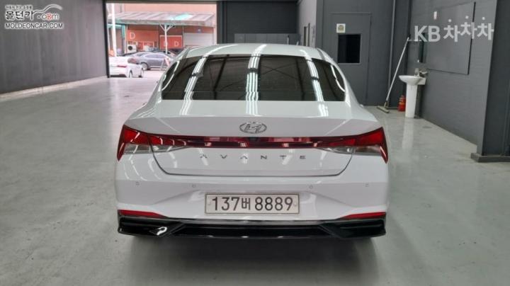 Hyundai Avante CN7 1.6 LPi Style 5