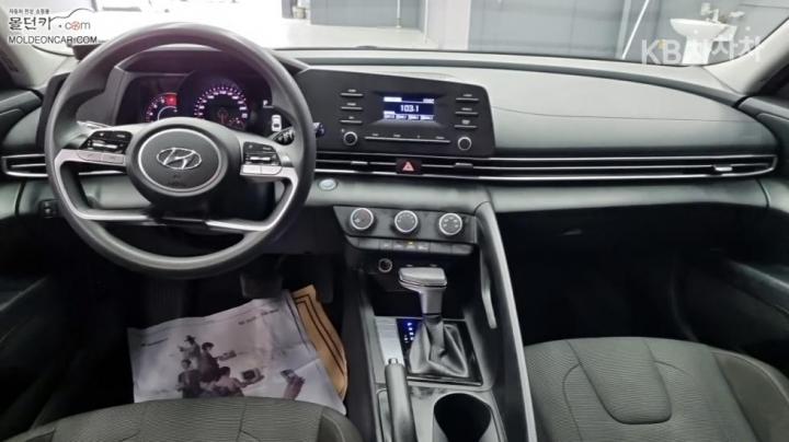 Hyundai Avante CN7 1.6 LPi Style 8